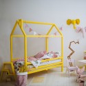 Кровать домик желтого цвета с защитными бортами doodywoody