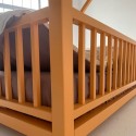 Кровать домик горчичный с манежными стенками и реечным основанием монтессори doodywoody